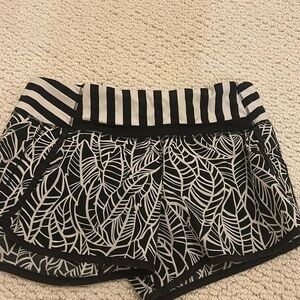 RARE Lululemon speed up athletic shorts! Black and white flower pattern